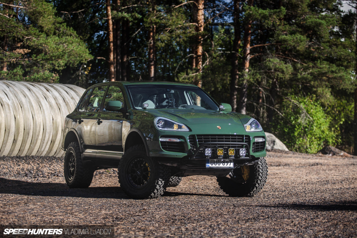 A Lifted Porsche Cayenne Turbo With A Racing Vibe