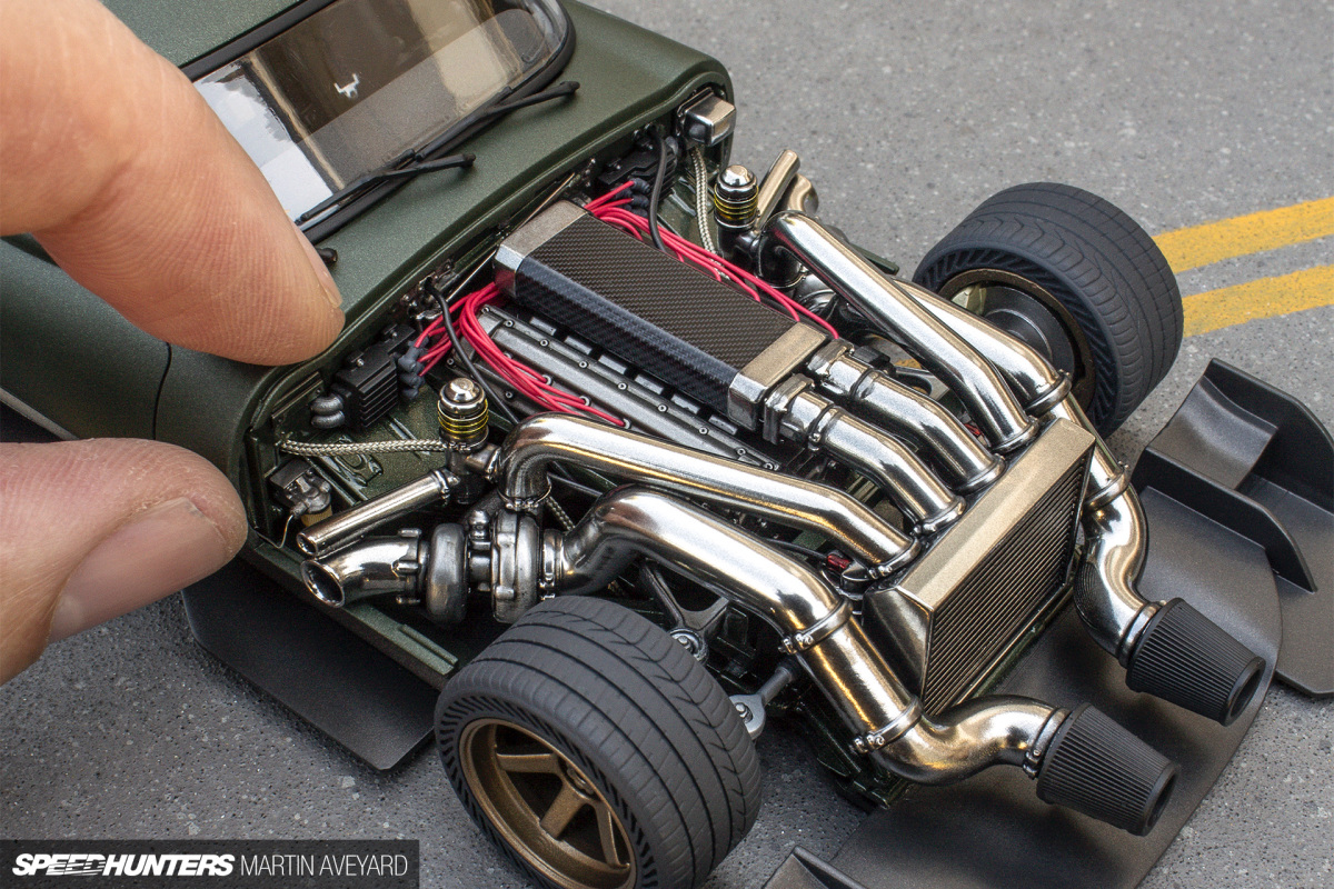 Speedhunters_Martin_Aveyard_Stoke_Models_E-Type_Coupe_Engine_Hand