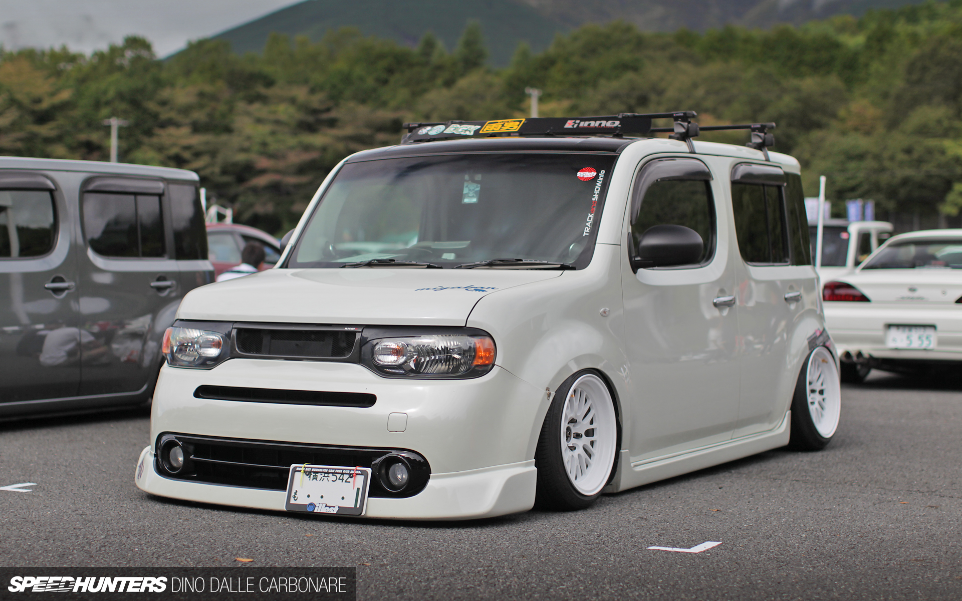 Nissan Cube z12 stance