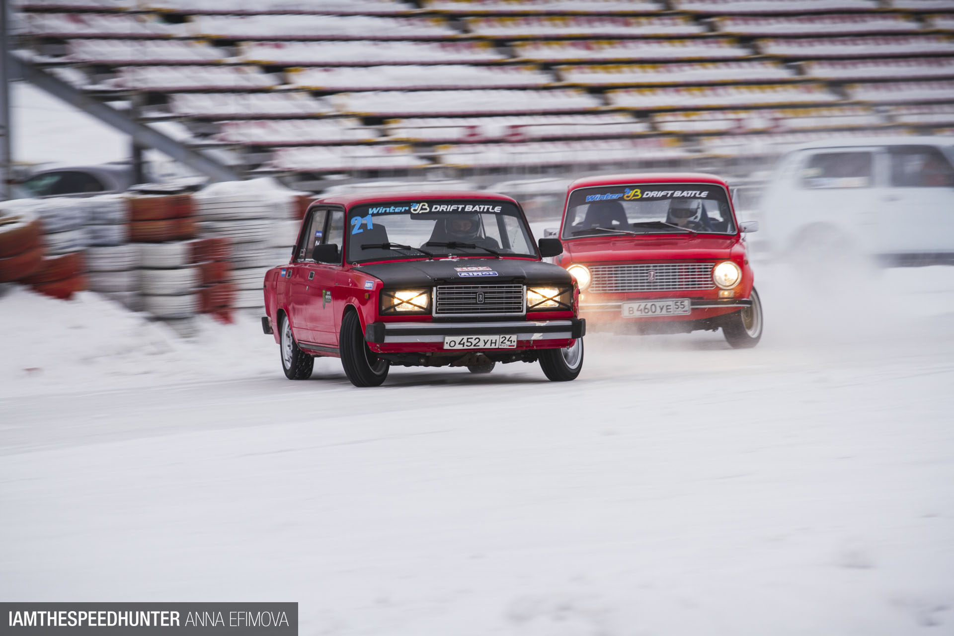 Russian car drift. Зимний дрифт гольф 2. Митсубиши зимний дрифт батл красное. Винтер дрифт батл Красноярск. Зимний дрифт Evolution Москвич.